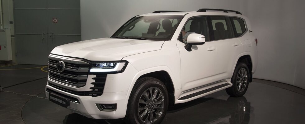 Toyota Land Cruiser 300: Новый внедорожник с уникальными возможностями, но без V8