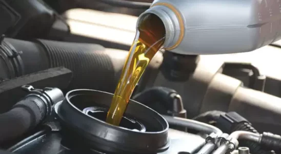 Лайфхак для двигателя: зачем автомобилисты добавляют в него средство для мытья посуды