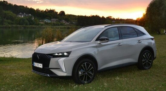 DS7: стильный кроссовер с мощью 300 л.с. - тест и обзор