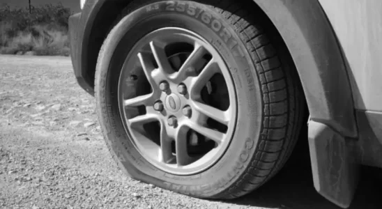 Как далеко можно ехать на спущенном колесе: советы эксперта Avtoservis34.ru