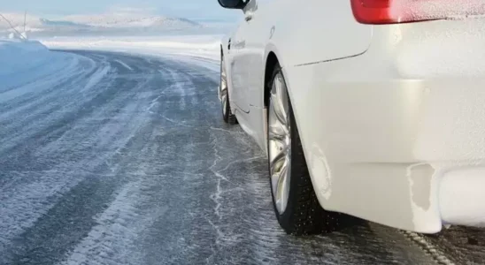 Как безопасно управлять автомобилем зимой: советы для каждого водителя