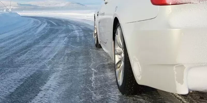 Как безопасно управлять автомобилем зимой: советы для каждого водителя