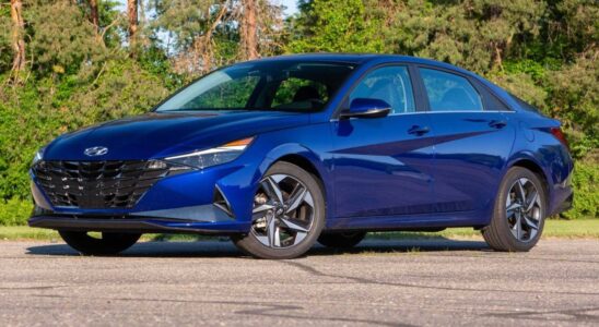 Экономим на бензине: ТОП-10 лучших новых авто для вашего кошелька