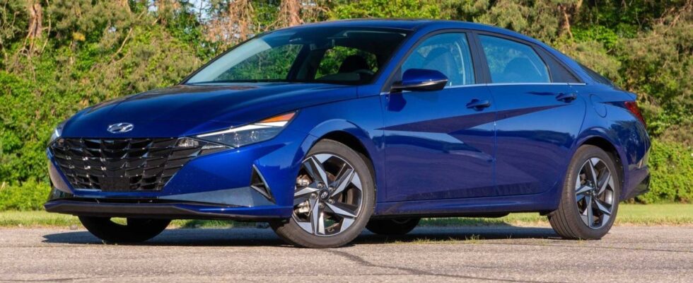 Экономим на бензине: ТОП-10 лучших новых авто для вашего кошелька