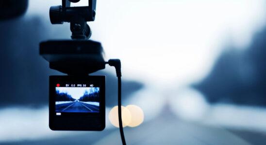 Видеорегистраторы до 15000 рублей: функционал и возможности