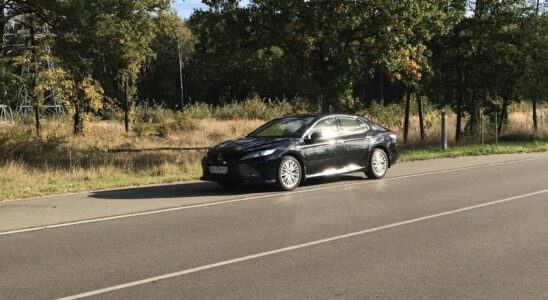 Toyota Camry XV70: свежие фишки и кому стоит присмотреться