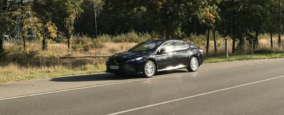 Toyota Camry XV70: свежие фишки и кому стоит присмотреться