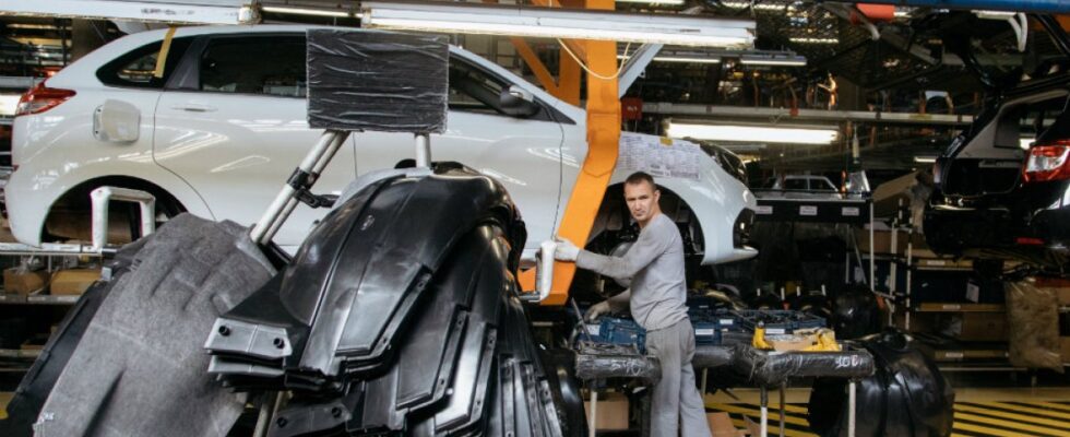 Автопром под угрозой: что ждет рынок автомобилей и запчастей в России