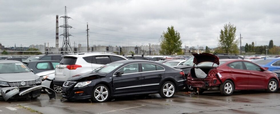 Украинцы сокращают импорт б/у авто из США: причины и тенденции рынка