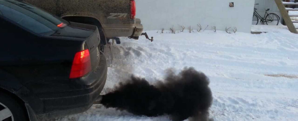 Черный дым из выхлопа: причины и решения для бензинового двигателя