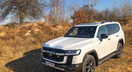 Toyota Land Cruiser 300 GR Sport: Обзор и тест-драйв внедорожника мечты