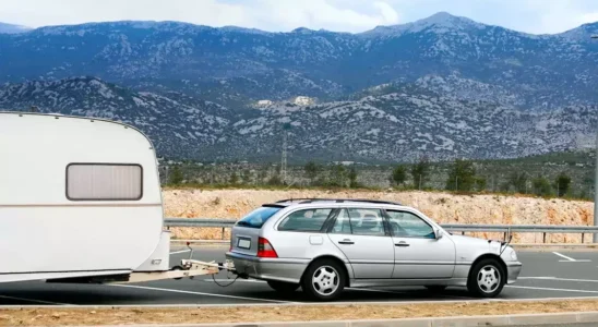 Буксировка прицепа на машине с вариатором: риски и как их избежать