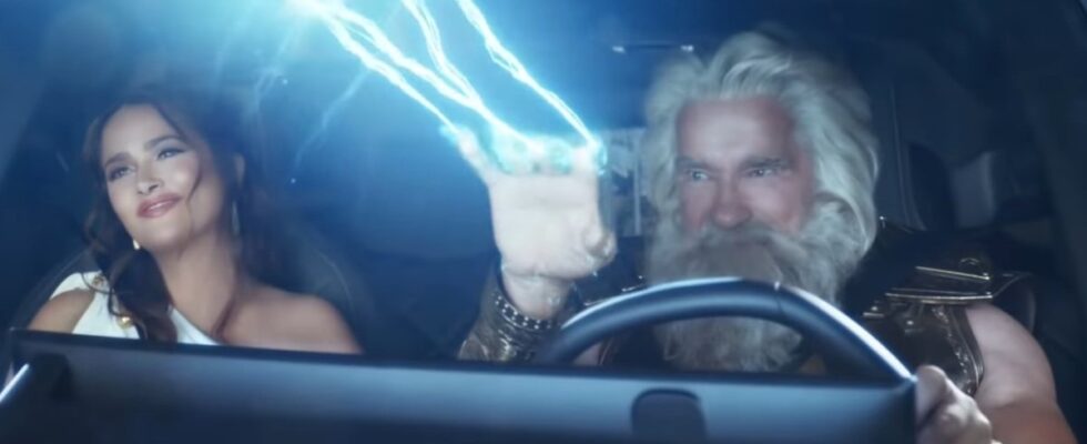 Самая запоминающаяся реклама Super Bowl 2022: Арнольд Шварценеггер и робот-щенок в авторолике