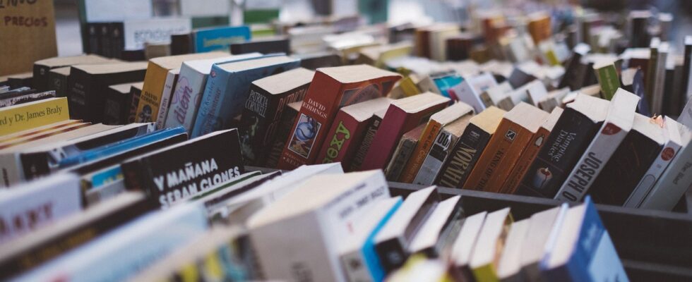 Image for: Ретро-автомобили: выгодное вложение денег, опережающее бриллианты и антиквариат. Tags: книги, книжный магазин...