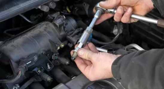 5 ошибок при замене свечей зажигания, которые испортят ваш автомобиль