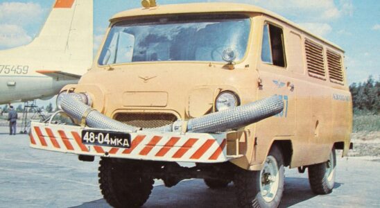 Советский авиационный спецтранспорт: от подъёмников до заправщиков