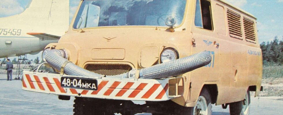 Советский авиационный спецтранспорт: от подъёмников до заправщиков