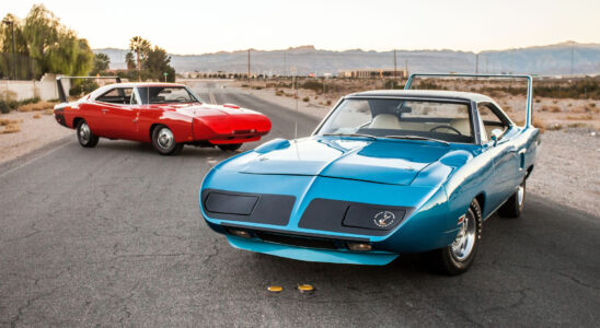 Легендарные "крылатые" автомобили: секреты Dodge Charger Daytona и Plymouth Superbird