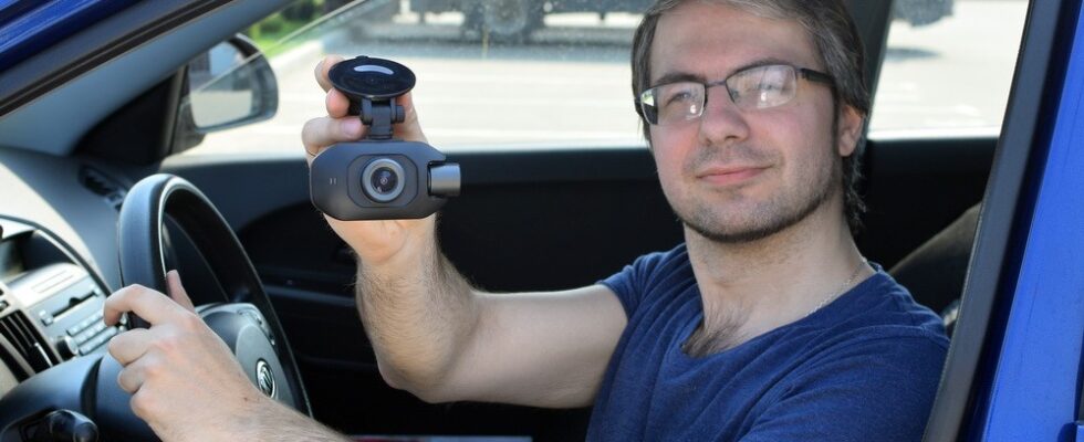 AdvoCam-FD Black DUO: как выбрать бюджетный видеорегистратор для такси