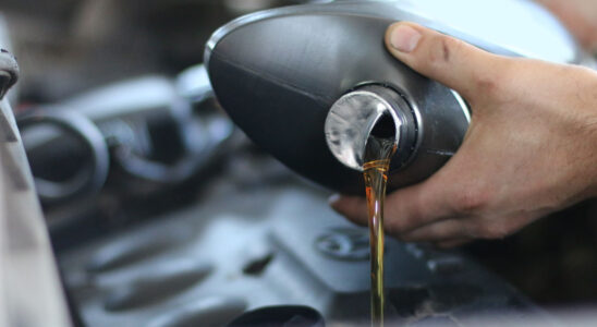 Синтетика и минералка: разбираемся в маслах для вашего авто