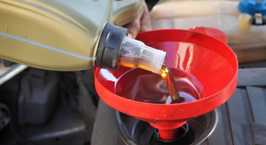 Как определить срок службы масла: моточасы, пробег и мифы о замене каждые 10 000 км