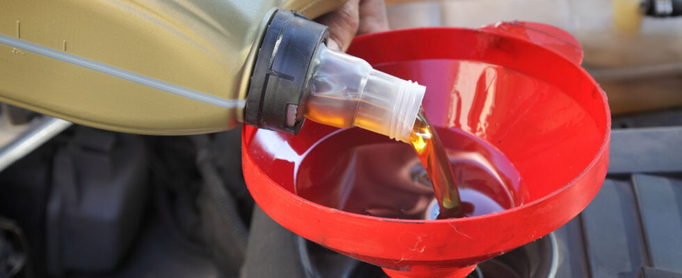 Как определить срок службы масла: моточасы, пробег и мифы о замене каждые 10 000 км