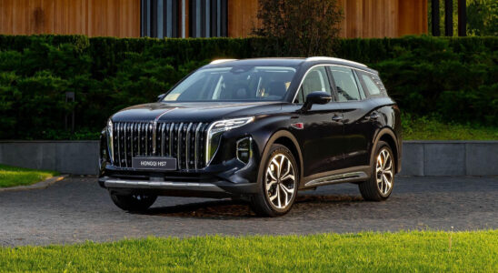 Hongqi HS7: обзор китайского премиум-внедорожника и его особенности