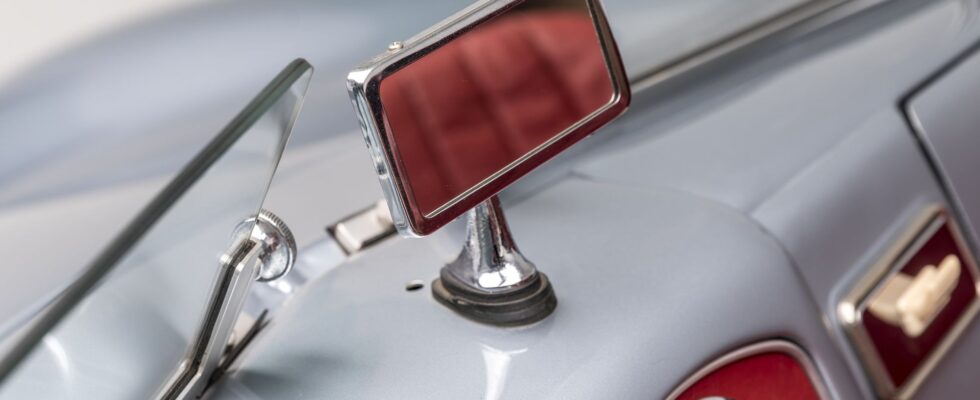 Самые необычные салонные зеркала: обзор от Avtoservis34.ru