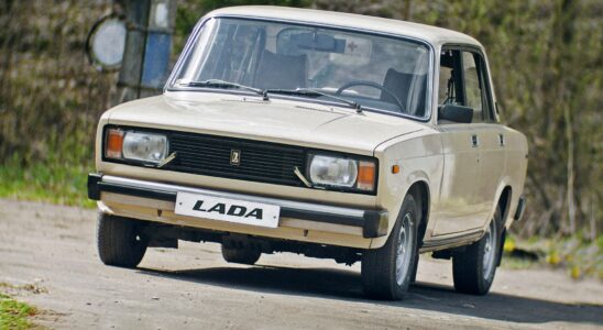ВАЗ-2105: Что делает его любимцем и объектом критики