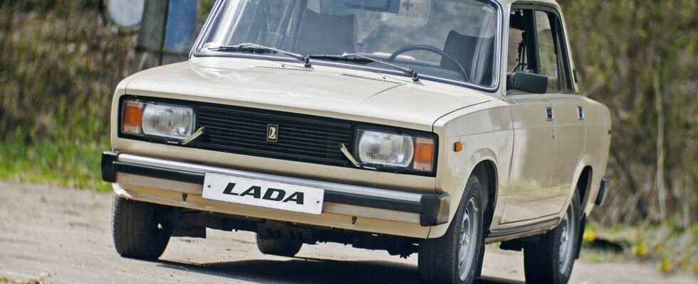 ВАЗ-2105: Что делает его любимцем и объектом критики