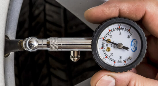 Выбираем лучший манометр для шин: рейтинг и советы автовладельцев