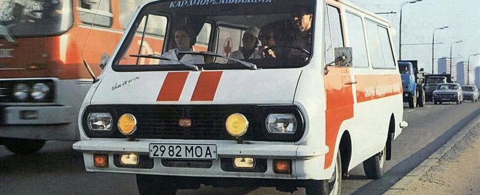 Советские "скорые" на колесах: как менялась помощь на дорогах