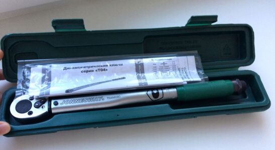 Перевозка собак в машине: выбираем безопасный чехол для багажника