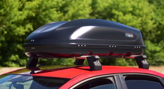 Лайфхаки для авто: Как выбрать и установить аэродинамический багажник на крышу