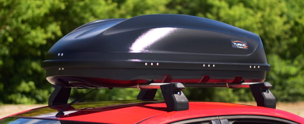 Лайфхаки для авто: Как выбрать и установить аэродинамический багажник на крышу