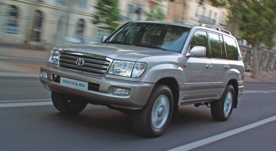 Toyota Land Cruiser 100: стоит ли покупать легендарный внедорожник за миллион рублей