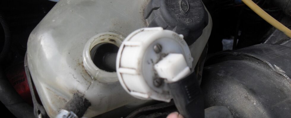 Система охлаждения автомобиля: всё о датчике уровня жидкости