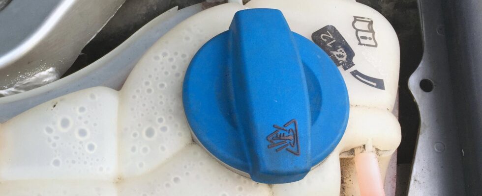 Расширительный бачок: как работает и что делать, если он неисправен