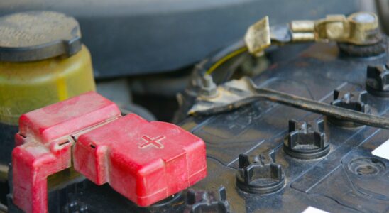 Налет на клеммах АКБ: причины образования и способы устранения